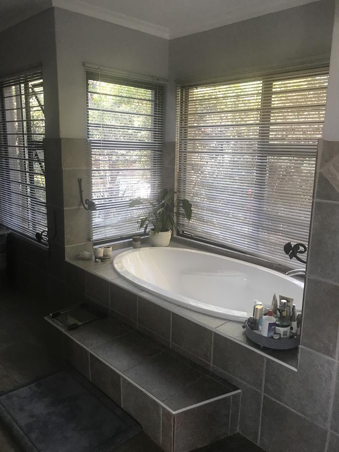 Koru Guesthouse Претория Екстериор снимка